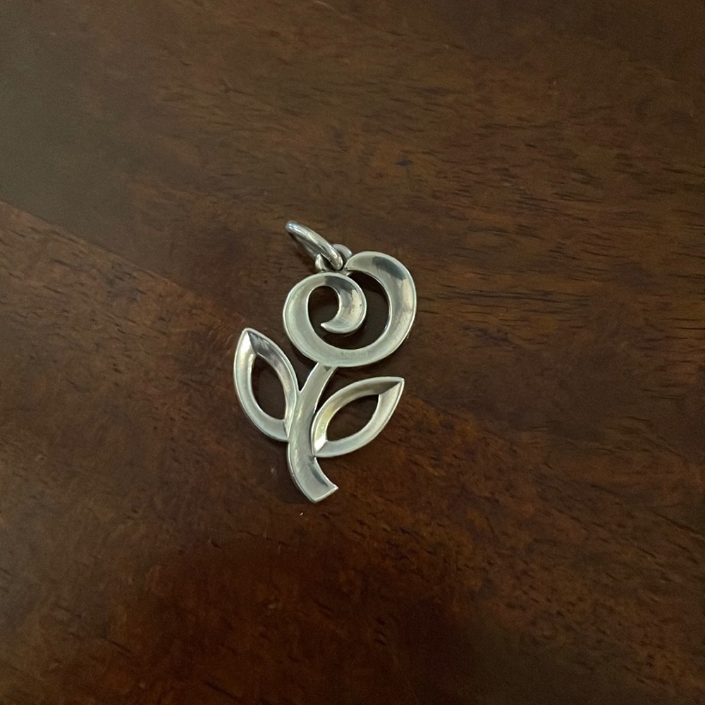 James avery flower pendant 🌷